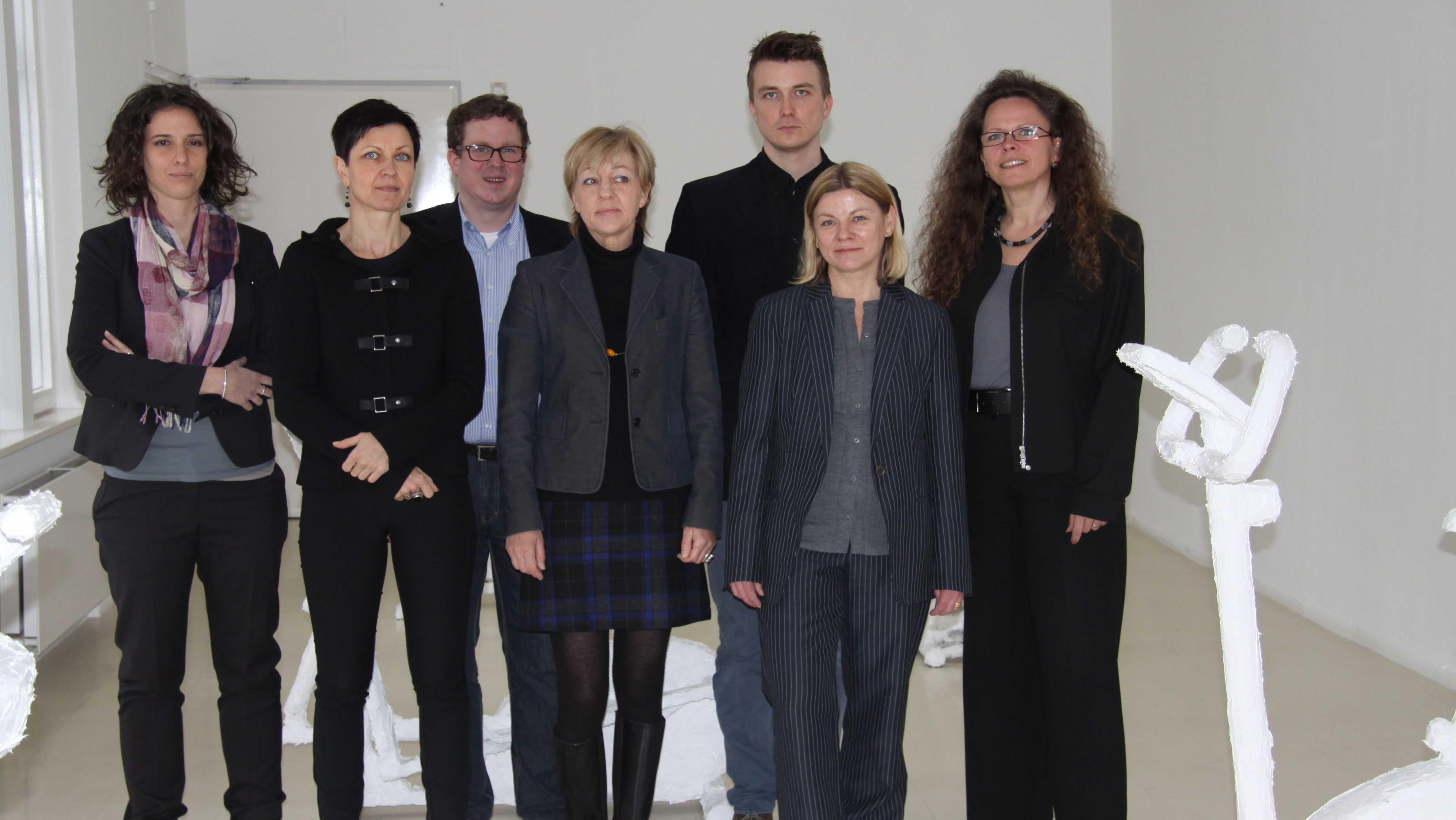 Jury-Mitglieder und Kuratoren bei der Pressekonferenz zum Robert-Schuman-Kunstpreis 2013 in Saarbrücken.